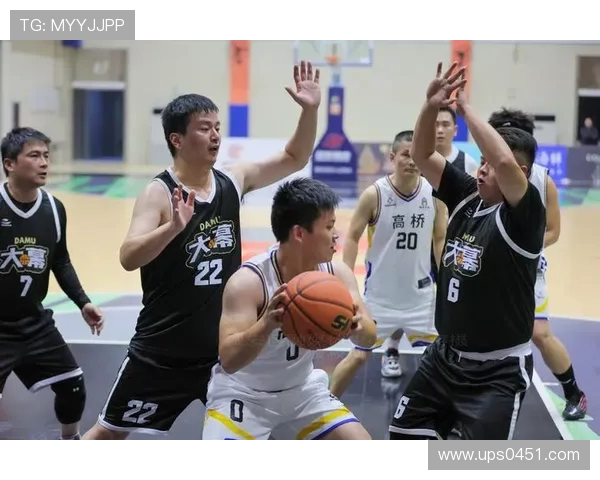 新疆广汇与对手激战正酣 球场激情对决掀起新一轮赛季热潮